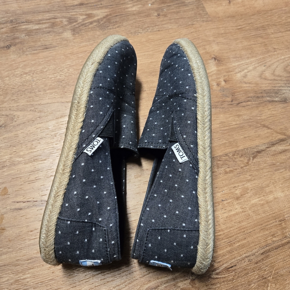 TOMS Gray Polka Dot Slip-On Shoes Size 8 - Picture 4 of 6